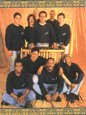 Album: Con el Corazon... Cerca De Las Raices